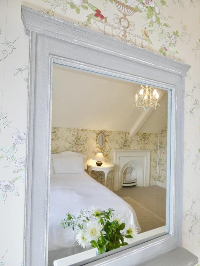 The Mount Somerton Retreat - Nr Bruton, Glastonbury, The Spectacular Wells Cathedral, Millfield School, Leonardo Helicopters, Yeovilton Стая снимка